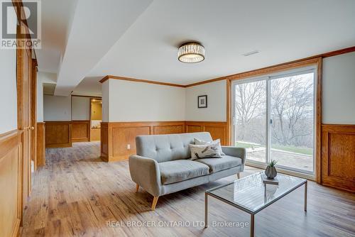 1252 Lakeview Drive, Oakville, ON - Indoor Photo Showing Living Room
