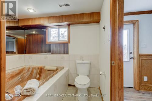 1252 Lakeview Drive, Oakville, ON - Indoor Photo Showing Bathroom