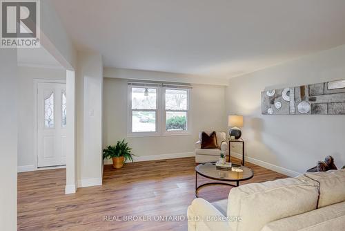 1252 Lakeview Drive, Oakville, ON - Indoor Photo Showing Living Room
