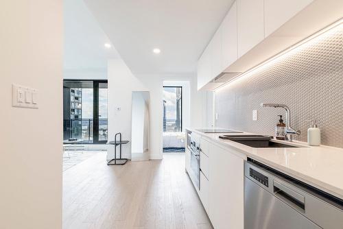 Cuisine - 3509-1245 Rue De Bleury, Montréal (Ville-Marie), QC - Indoor Photo Showing Kitchen With Upgraded Kitchen