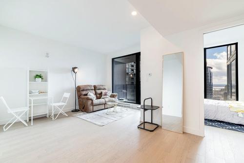 Salon - 3509-1245 Rue De Bleury, Montréal (Ville-Marie), QC - Indoor