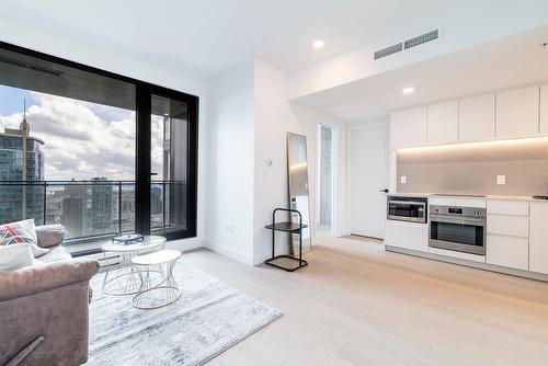 Salon - 3509-1245 Rue De Bleury, Montréal (Ville-Marie), QC - Indoor