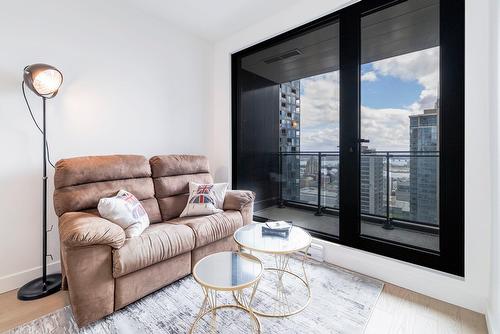 Salon - 3509-1245 Rue De Bleury, Montréal (Ville-Marie), QC - Indoor