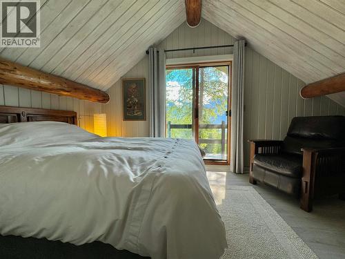4258 31 Highway, Ainsworth, BC - Indoor Photo Showing Bedroom