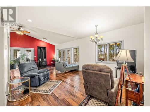 3410 Preston Road, West Kelowna, BC - Indoor Photo Showing Living Room