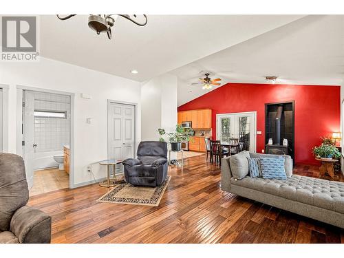 3410 Preston Road, West Kelowna, BC - Indoor Photo Showing Living Room