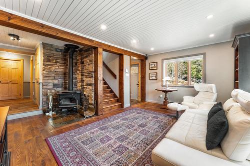 Salon - 1573 Ch. Jordan, Dunham, QC - Indoor With Fireplace