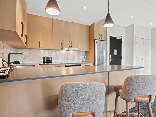 402-596 Marine Dr, Ucluelet, BC - Indoor Photo Showing Kitchen