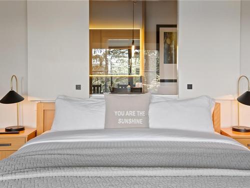 402-596 Marine Dr, Ucluelet, BC - Indoor Photo Showing Bedroom