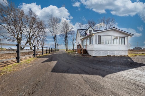 Exterior - 775 Boul. St-Luc, Saint-Jean-Sur-Richelieu, QC 