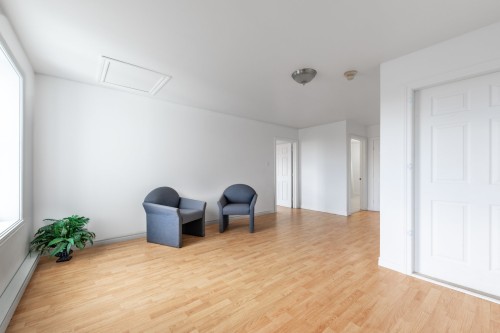 Den - 775 Boul. St-Luc, Saint-Jean-Sur-Richelieu, QC 