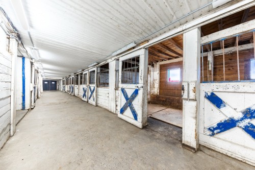 Stable - 775 Boul. St-Luc, Saint-Jean-Sur-Richelieu, QC 