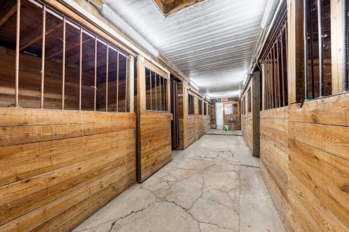 Stable - 775 Boul. St-Luc, Saint-Jean-Sur-Richelieu, QC 