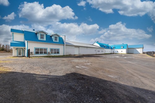 Stable - 775 Boul. St-Luc, Saint-Jean-Sur-Richelieu, QC 