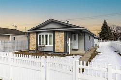 257 Margaret AVE  Winnipeg, MB R2V 1T5