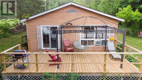 update deck facing the lake - 197 King Road W, Wollaston, ON - Outdoor