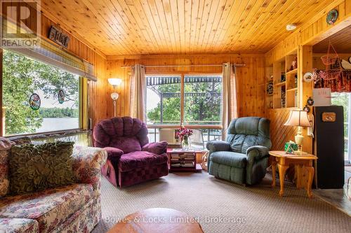 197 King Road W, Wollaston, ON - Indoor Photo Showing Living Room