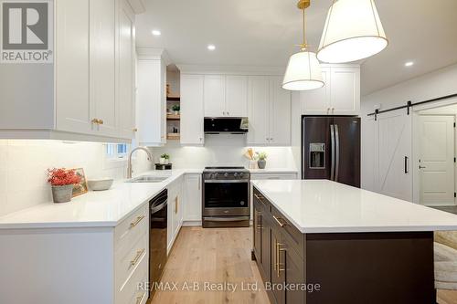 7 Nelson Street, West Perth (Mitchell), ON - Indoor Photo Showing Kitchen With Upgraded Kitchen