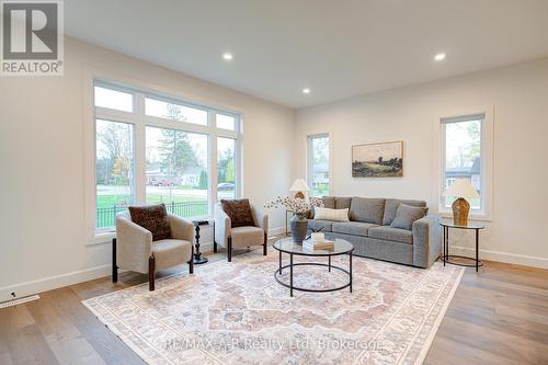 7 Nelson Street, West Perth (Mitchell), ON - Indoor Photo Showing Living Room