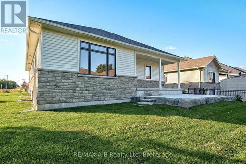 7 Nelson Street, West Perth (Mitchell), ON - Outdoor