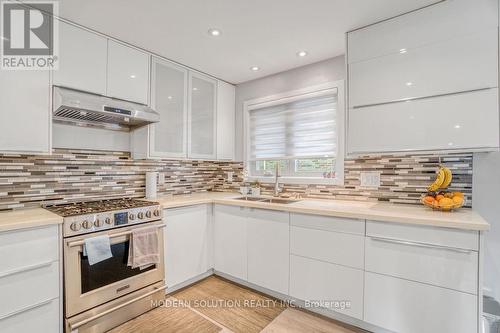 605 Curzon Avenue, Mississauga, ON - Indoor Photo Showing Kitchen With Double Sink With Upgraded Kitchen