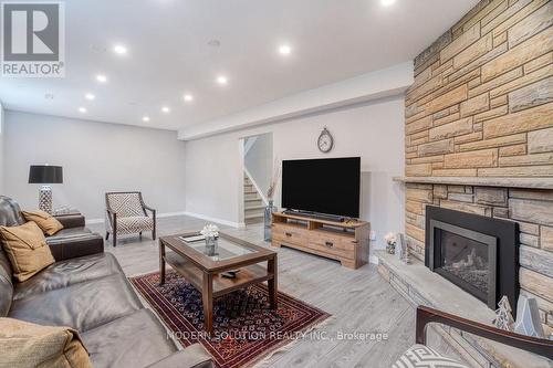 605 Curzon Avenue, Mississauga, ON - Indoor Photo Showing Living Room With Fireplace