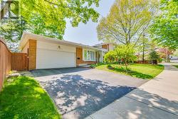 2203 WAYCROSS CRESCENT  Mississauga, ON L5K 1J4