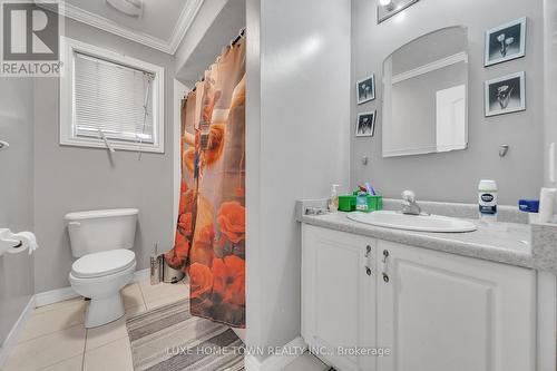 163 Stone Church Road E, Hamilton, ON - Indoor Photo Showing Bathroom