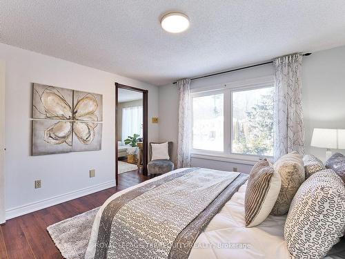 1093 Rouge Valley Dr, Pickering, ON - Indoor Photo Showing Bedroom