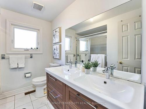 1093 Rouge Valley Dr, Pickering, ON - Indoor Photo Showing Bathroom