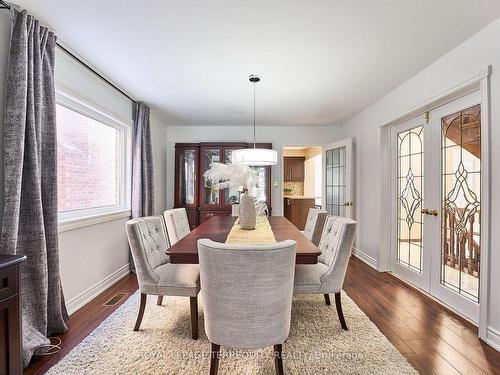 1093 Rouge Valley Dr, Pickering, ON - Indoor Photo Showing Dining Room