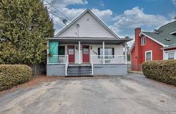 236  - 240 Rue Papineau  Papineauville, QC J0V 1R0