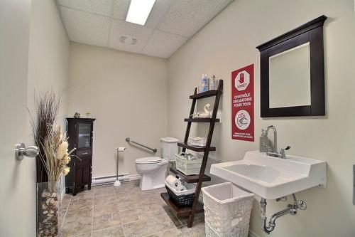 Powder room - 1235  - 1237 3E Avenue, Val-D'Or, QC - Indoor Photo Showing Bathroom