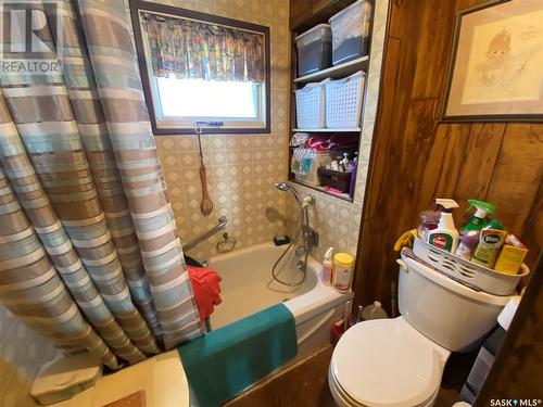 819 3Rd Avenue N, Alsask, SK - Indoor Photo Showing Bathroom