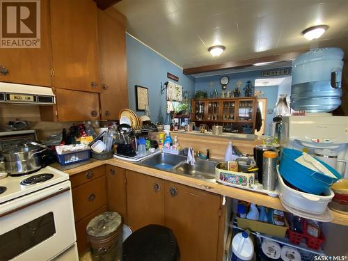 819 3Rd Avenue N, Alsask, SK - Indoor Photo Showing Kitchen With Double Sink