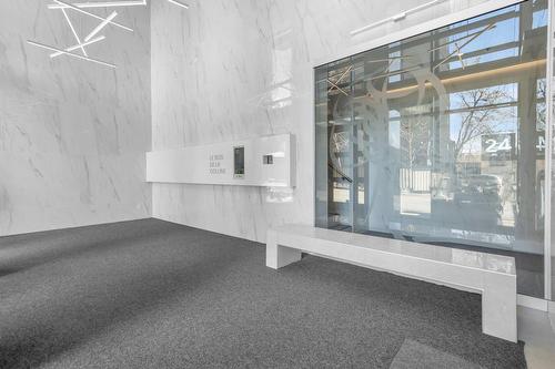 Hall d'entrée/Vestibule - 702-24 Ch. Bates, Montréal (Outremont), QC - Indoor Photo Showing Other Room