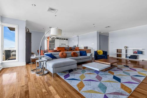Salon - 702-24 Ch. Bates, Montréal (Outremont), QC - Indoor Photo Showing Living Room