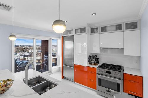 Cuisine - 702-24 Ch. Bates, Montréal (Outremont), QC - Indoor Photo Showing Kitchen With Double Sink