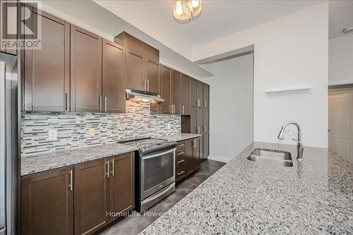 2102 - 1 Hurontario Street, Mississauga (Port Credit), ON - Indoor Photo Showing Kitchen With Double Sink With Upgraded Kitchen