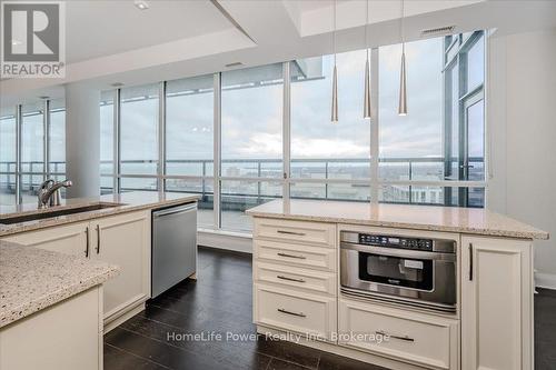 2001 - 1 Hurontario Street, Mississauga (Port Credit), ON - Indoor Photo Showing Kitchen With Upgraded Kitchen