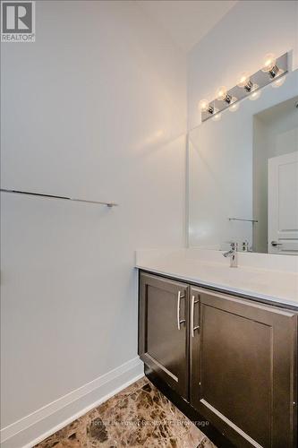 2001 - 1 Hurontario Street, Mississauga (Port Credit), ON - Indoor Photo Showing Bathroom