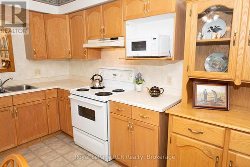 101 - 1-497 Birmingham St West Street W, Wellington North (Mount Forest), ON - Indoor Photo Showing Kitchen
