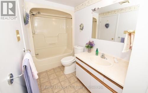 101 - 1-497 Birmingham St West Street W, Wellington North (Mount Forest), ON - Indoor Photo Showing Bathroom