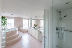 Salle de bains attenante à la CCP - 