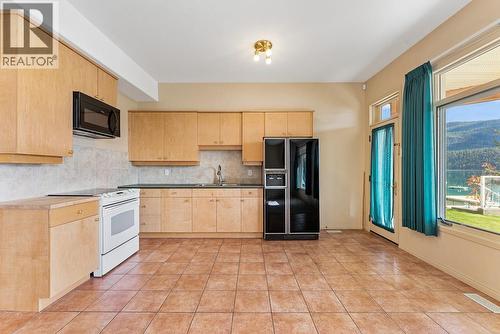 17211 Thomson Road Unit# 3, Lake Country, BC - Indoor Photo Showing Kitchen
