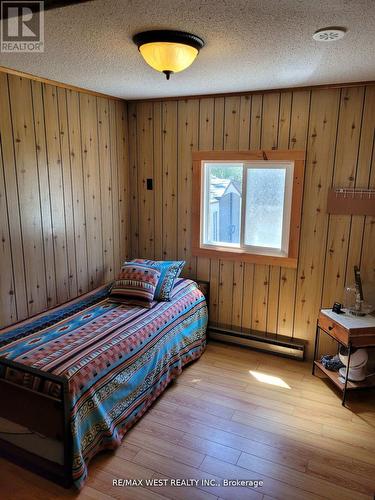 16 Fredrick Avenue, Tiny, ON - Indoor Photo Showing Bedroom