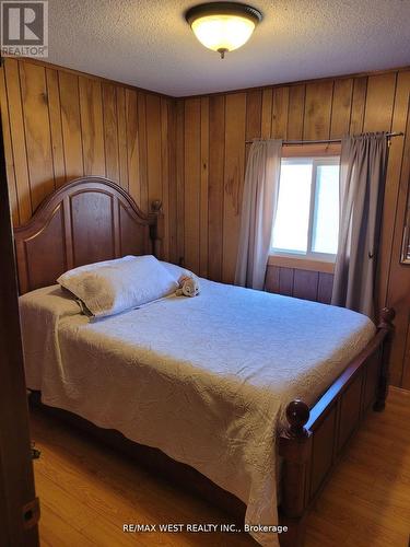16 Fredrick Avenue, Tiny, ON - Indoor Photo Showing Bedroom