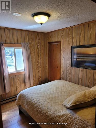 16 Fredrick Avenue, Tiny, ON - Indoor Photo Showing Bedroom