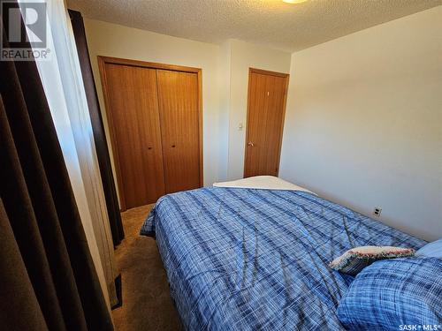 432 E Road Allowance, Leader, SK - Indoor Photo Showing Bedroom