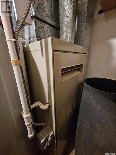 432 E Road Allowance, Leader, SK - Indoor